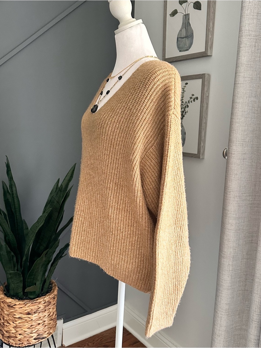 H&M Oversized V-Neck Ribbed Sweater in Camel - Picture 3 of 6